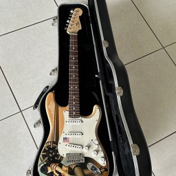 2005 Fender Stratocaster “Bettie Page” 1-off by Pamelina