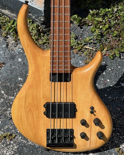 1996 Tobias Growler 4-string Bass