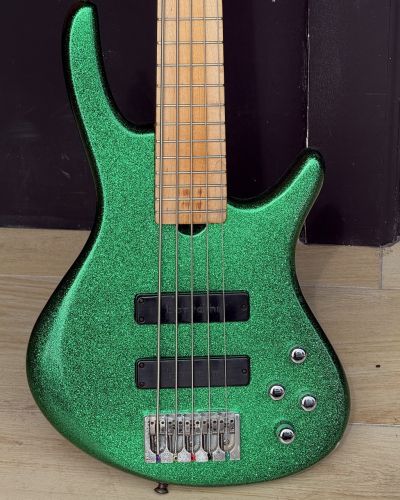 2006 Roscoe Standard Century 5 String Bass