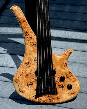 2021 Marleaux Diva # 069 5-String Fretless Bass