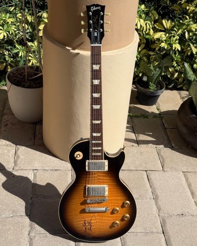 2005 Gibson Les Paul Std. signed by “Les Paul”