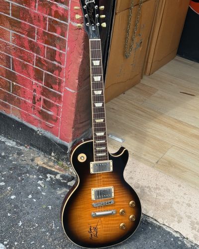 2005 Gibson Les Paul Std. signed by “Les Paul”